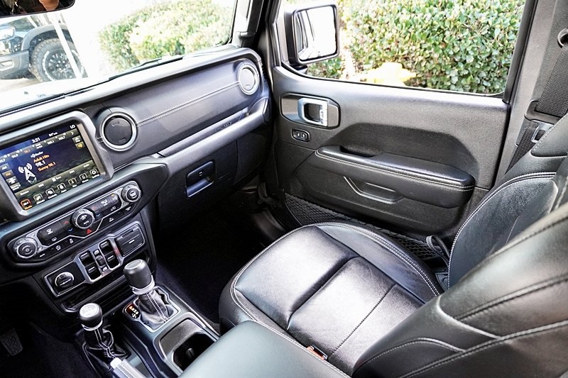 Certified Used 2021 Gray Jeep Overland image 24