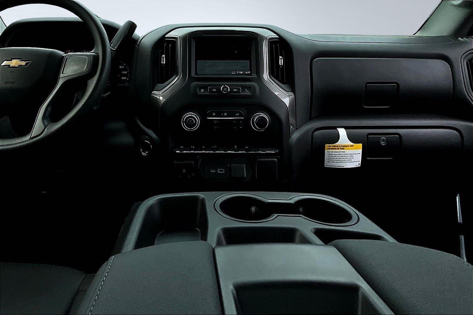 2025 Chevrolet Silverado 1500 photo 3