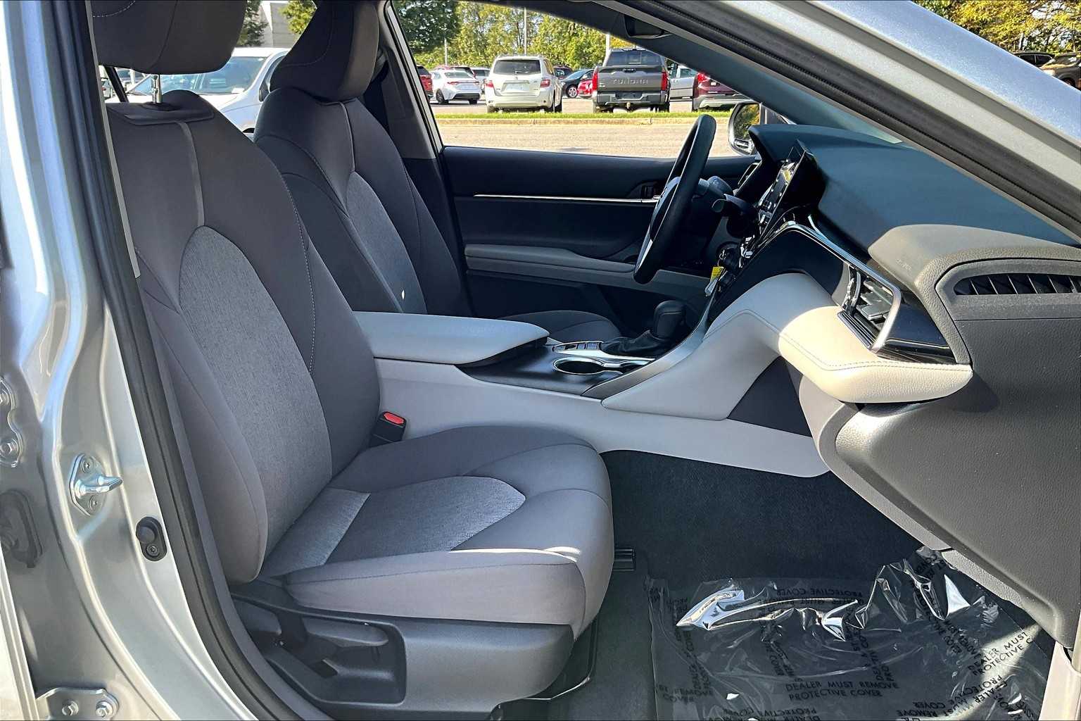 2023 Toyota Camry LE photo 8