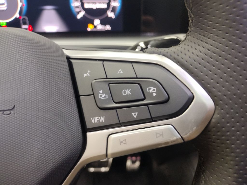 2025 Volkswagen Tiguan SE R-Line Black photo 17