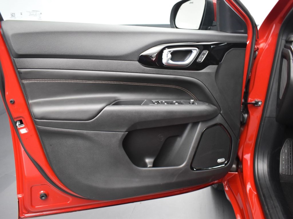 2024 Jeep Compass Limited photo 2