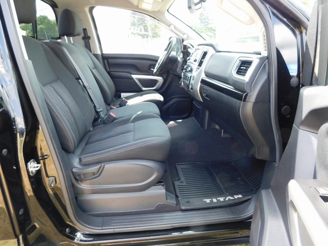 2017 Nissan Titan SV photo 18