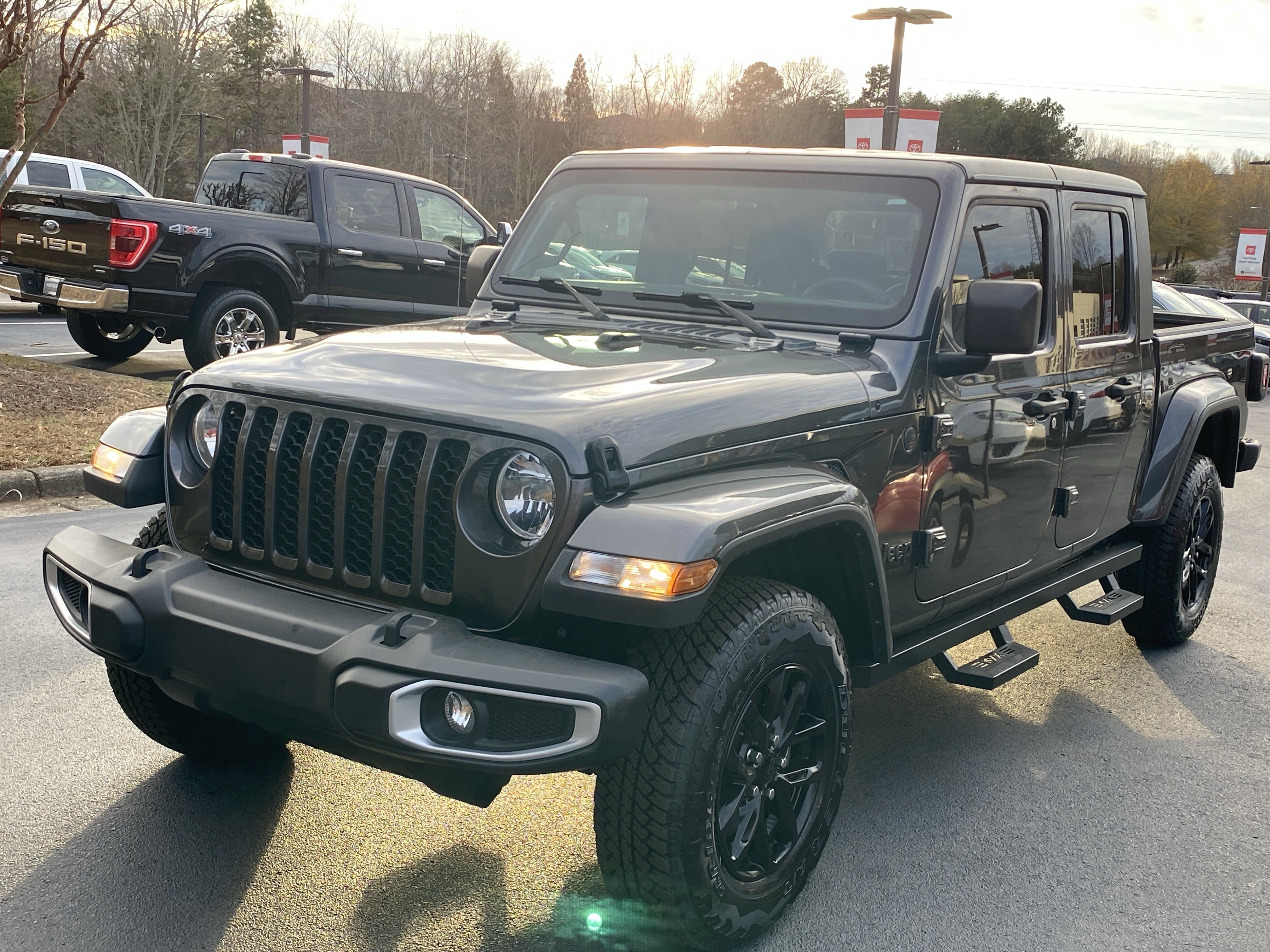 2023 Jeep Gladiator Sport S's photo