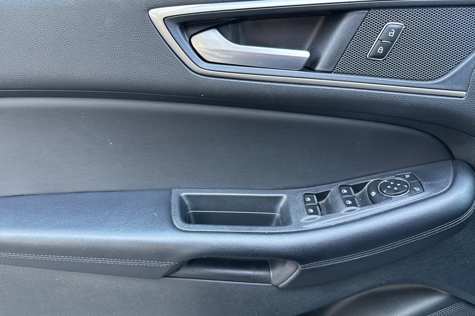2023 Ford Edge SEL photo 14