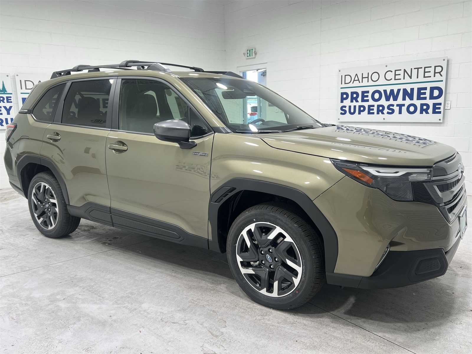 2025 Subaru Forester Premium photo 2