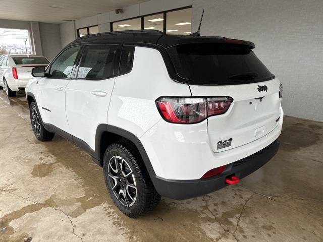 2025 Jeep Compass Trailhawk photo 3