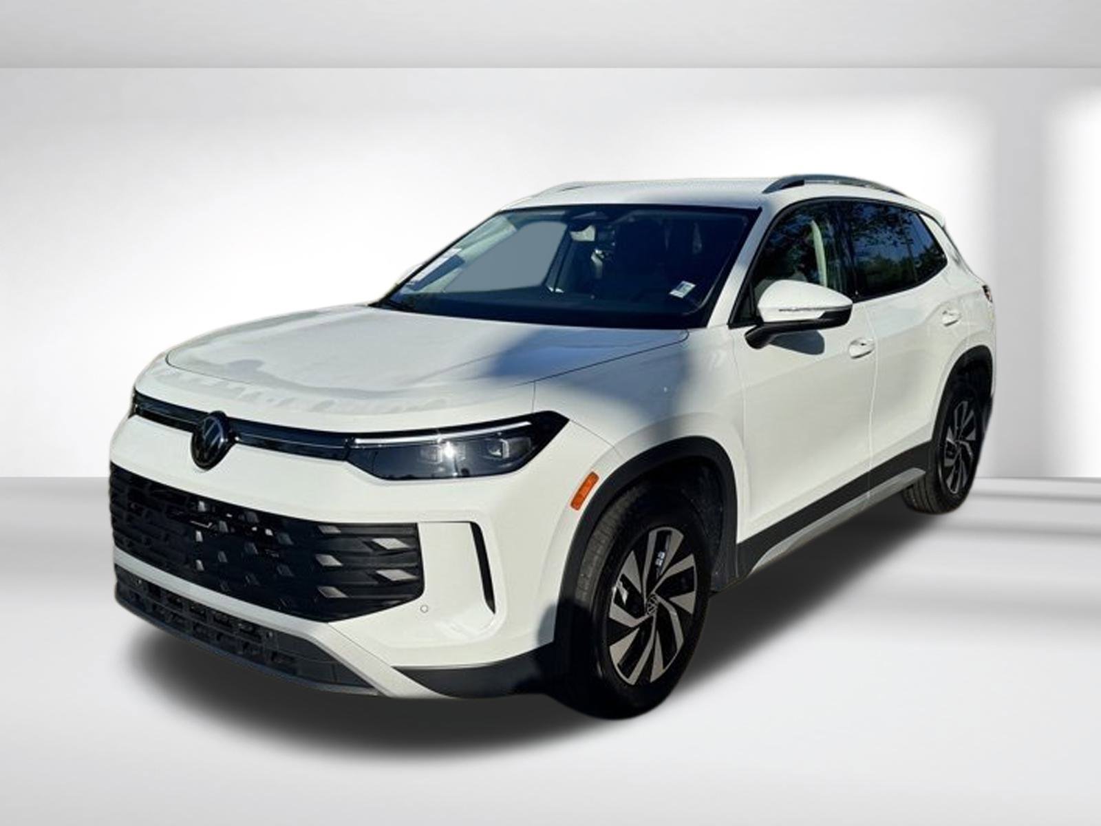 2025 Volkswagen Tiguan S photo 3