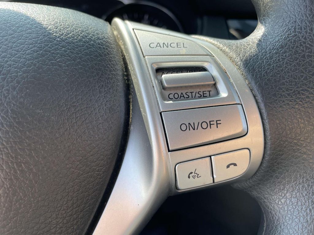2015 Nissan Rogue SV photo 21
