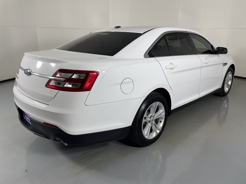 2018 Ford Taurus SE photo 8