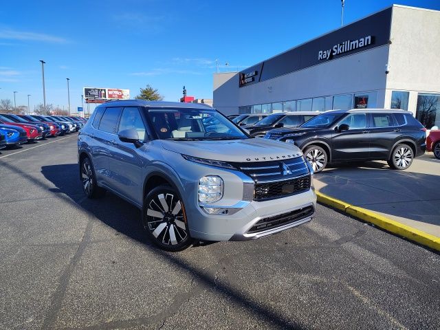 2026 Mitsubishi Outlander SEL's photo