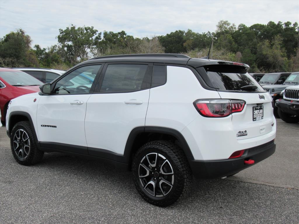2026 Jeep Compass Trailhawk photo 2