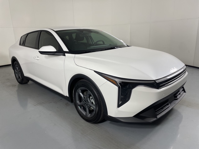 2025 Kia K4 LXS photo 2