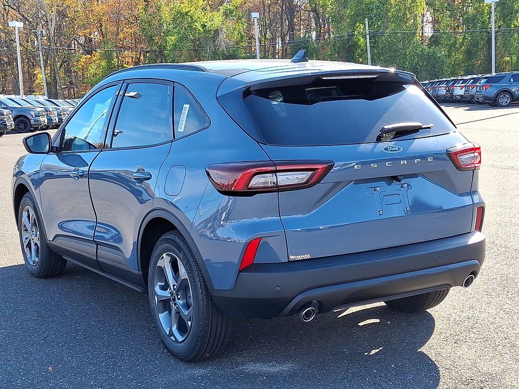 2026 Ford Escape ST-Line photo 2