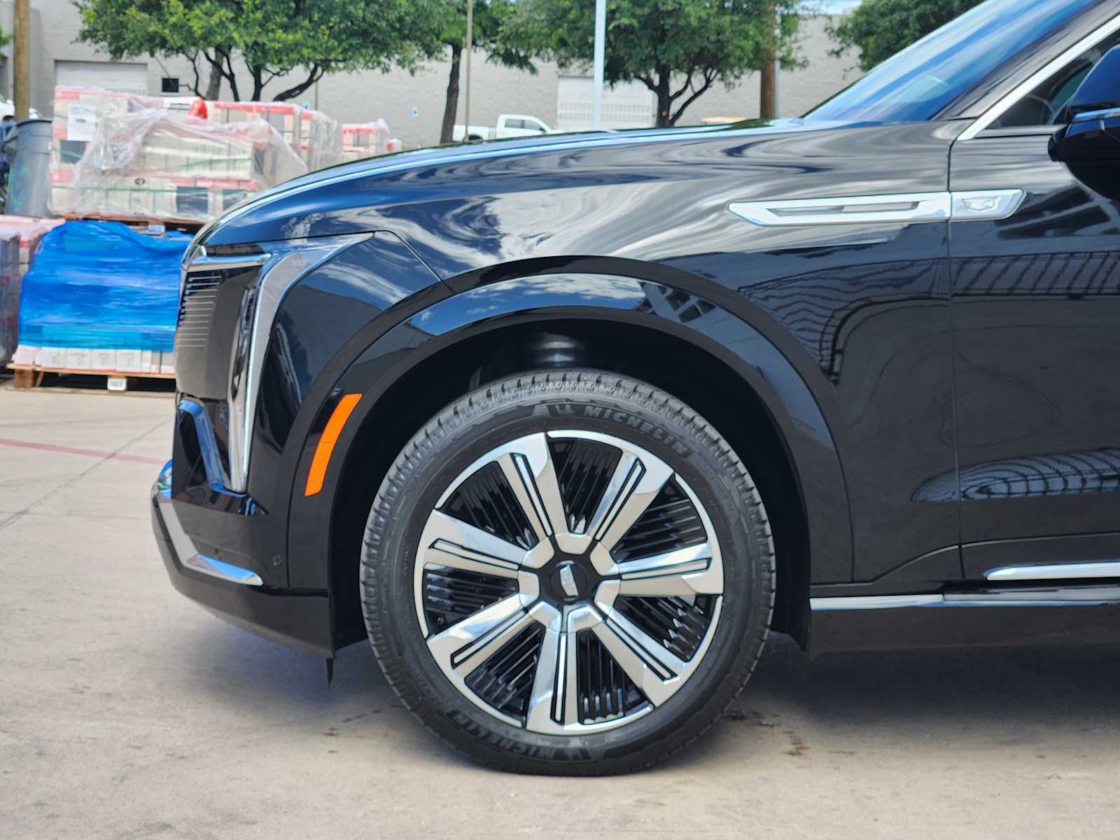 2025 Cadillac Escalade IQ Luxury photo 4