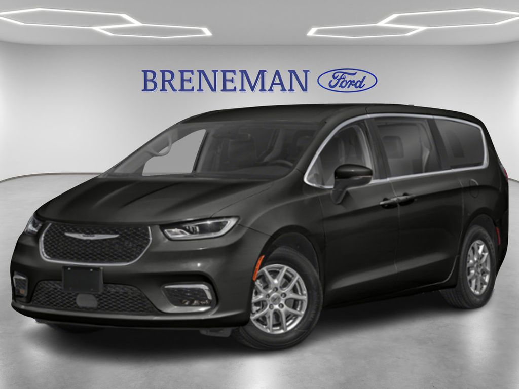 2024 Chrysler Pacifica Touring L's photo