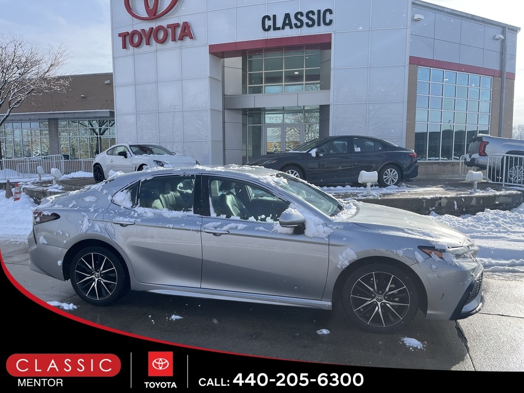 2023 Toyota Camry SE's photo