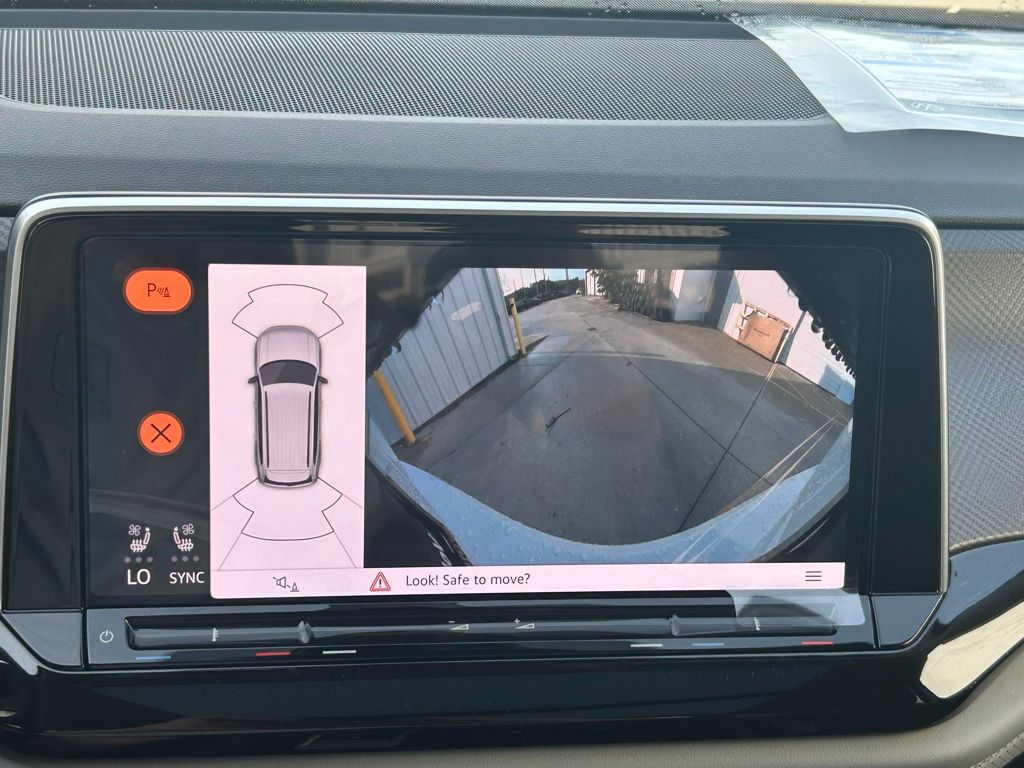 2025 Volkswagen Atlas Peak Edition SE photo 13