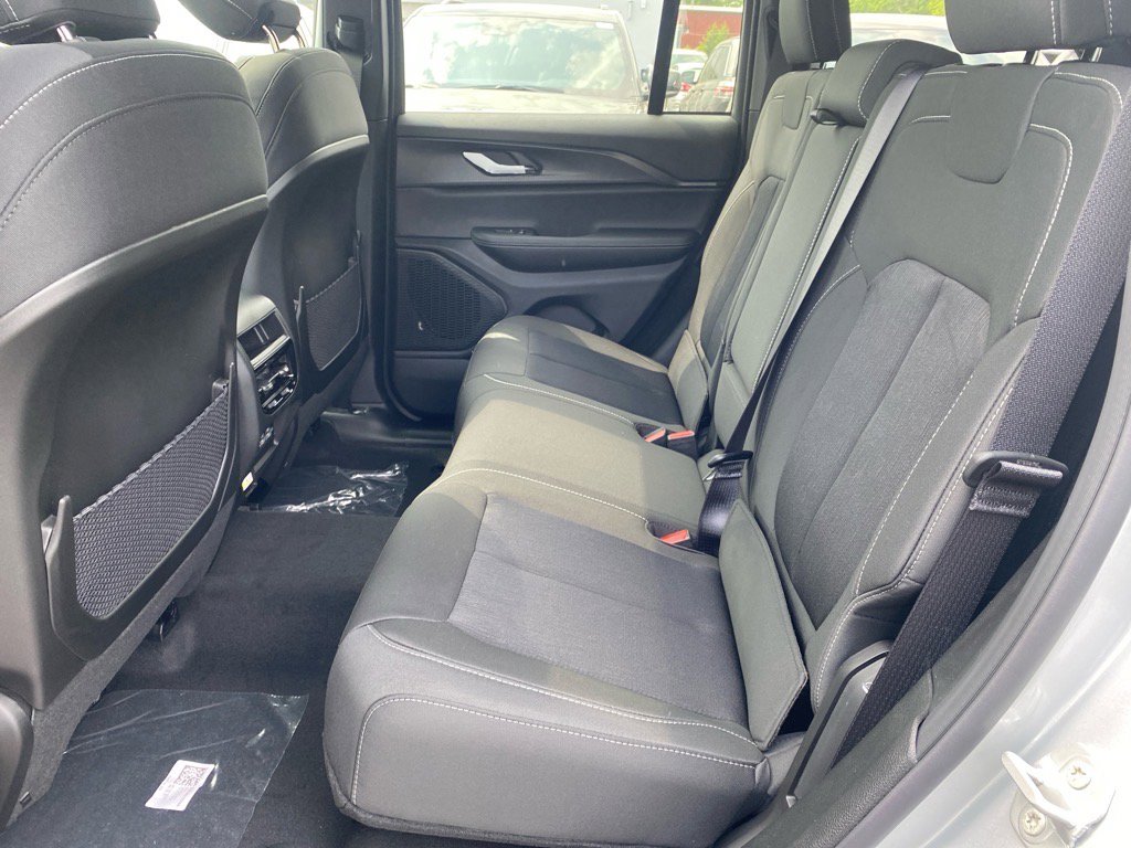 2025 Jeep Grand Cherokee Laredo X photo 11