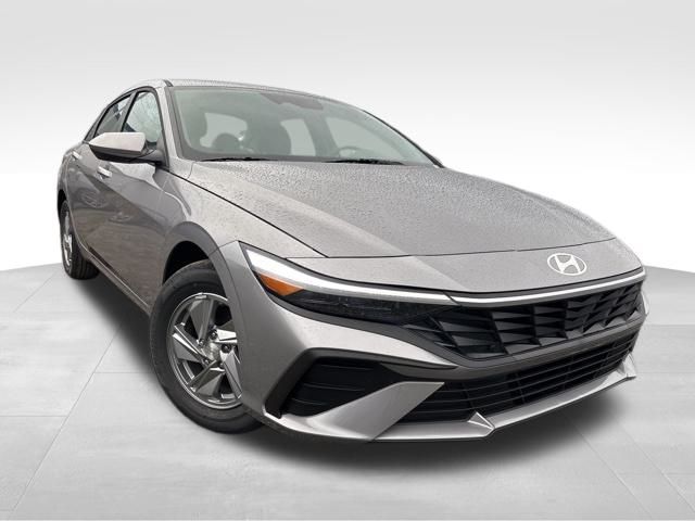 2026 Hyundai Elantra SE's photo