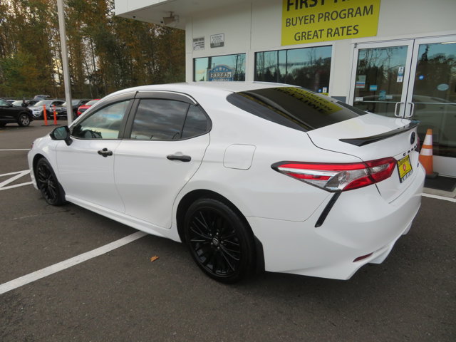 2020 Toyota Camry SE photo 3