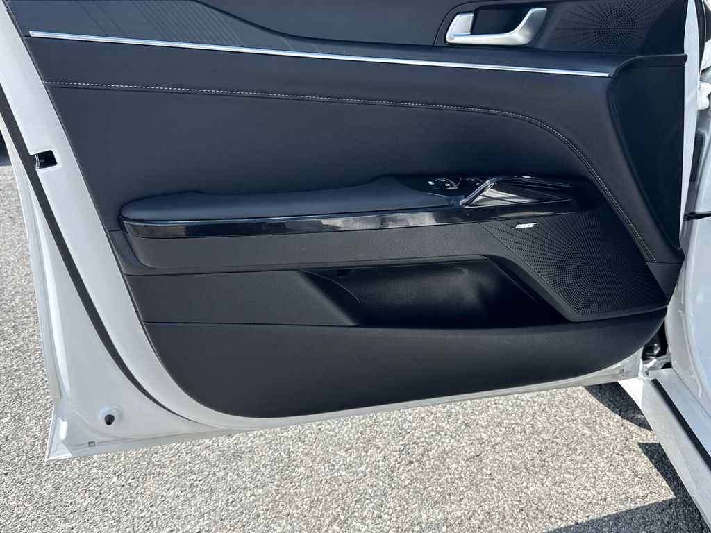 2025 Kia K5 GT-Line photo 9