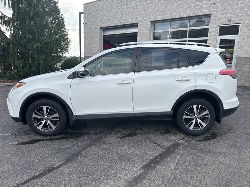 2016 Toyota RAV4 XLE photo 4