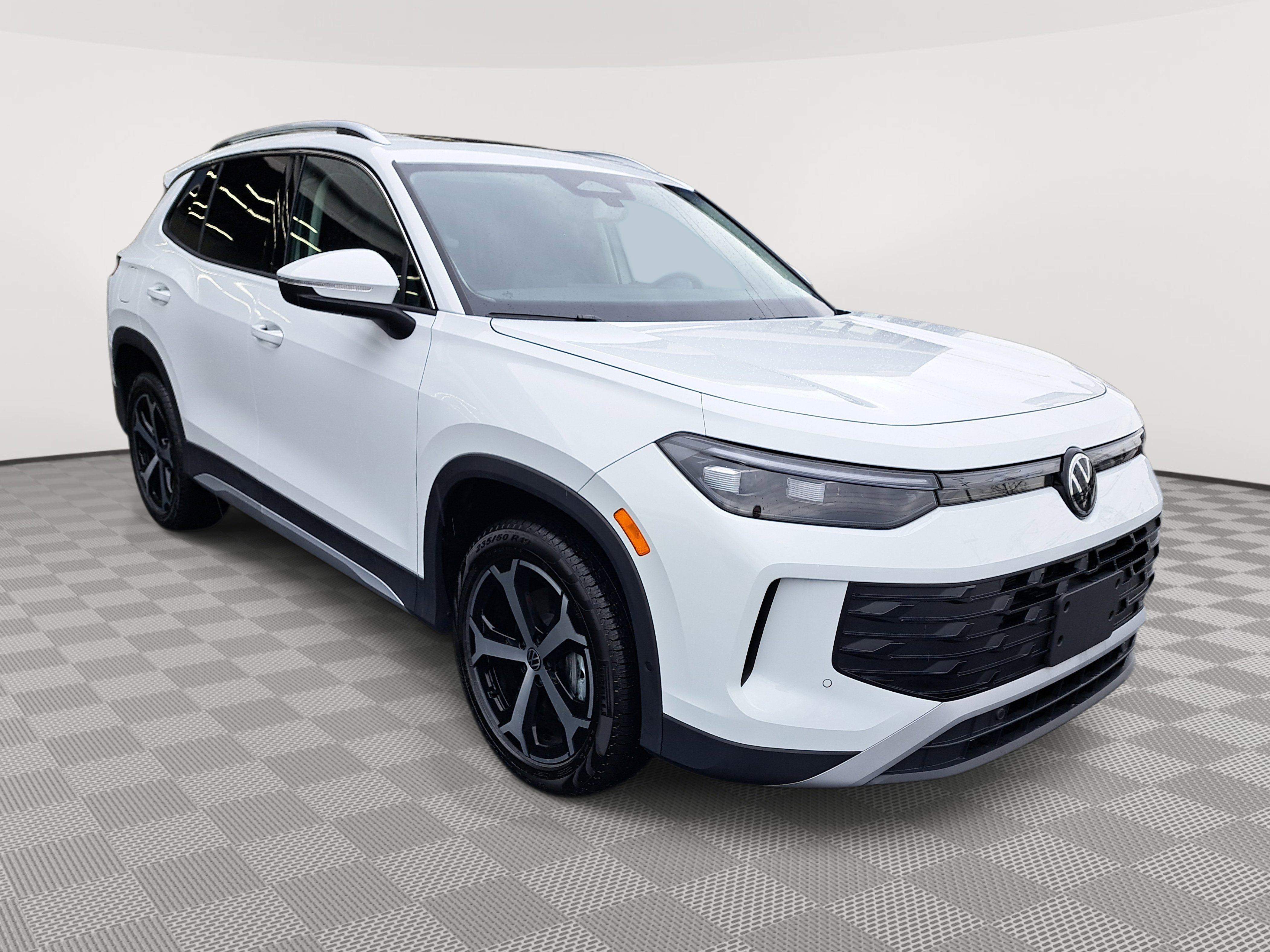 2025 Volkswagen Tiguan SE photo 3