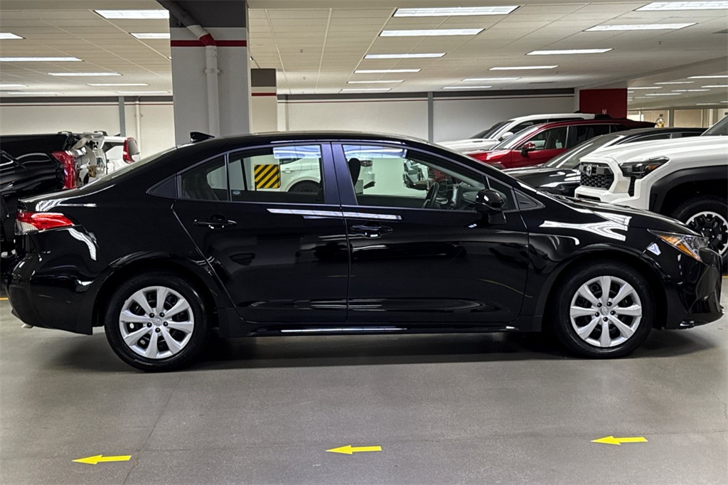 2024 Toyota Corolla LE photo 3