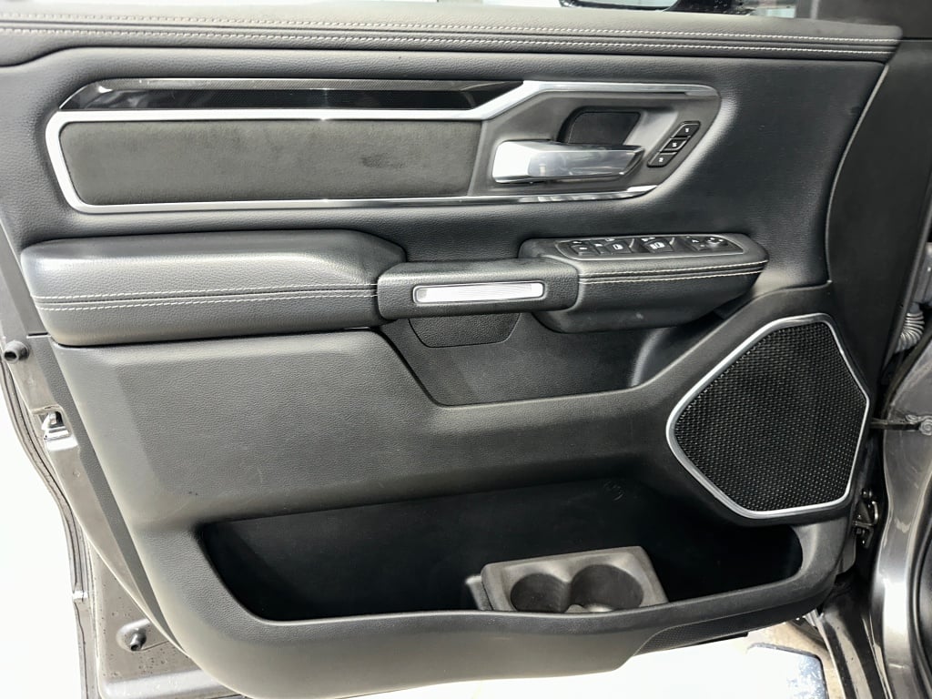 2019 Ram 1500 Laramie photo 3