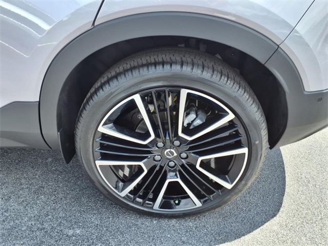 2026 Volvo XC40 Plus photo 3