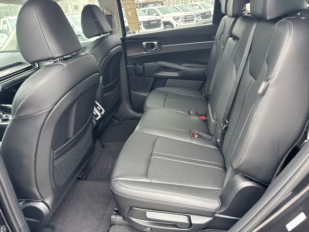 2025 Kia Sorento S photo 15