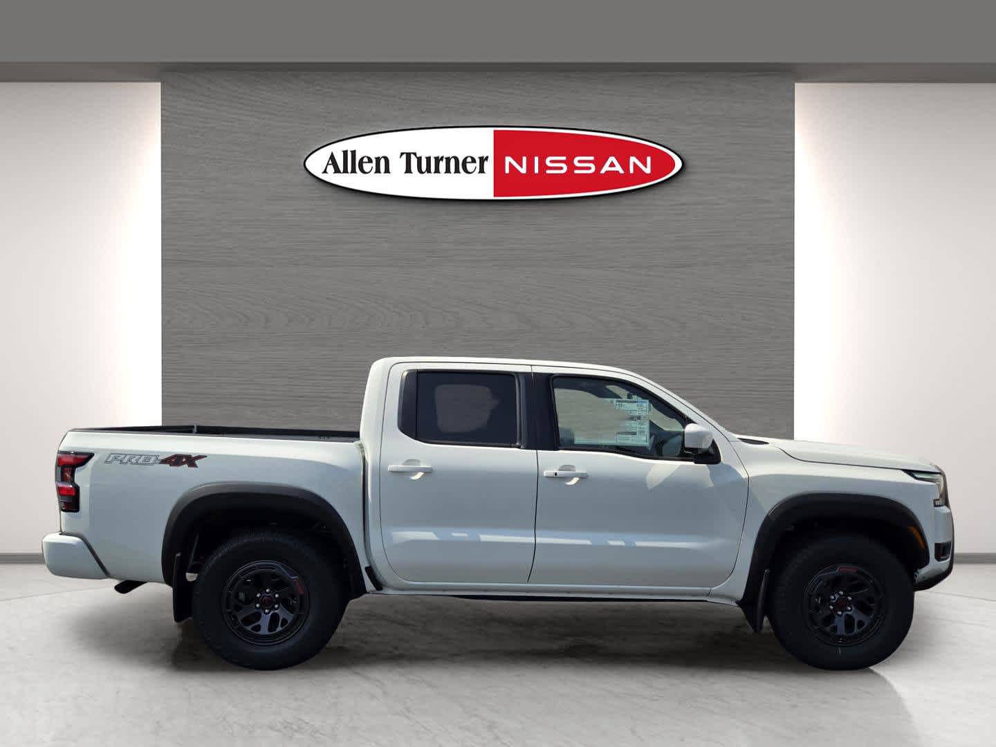 2025 Nissan Frontier Crew Cab PRO-4X photo 5