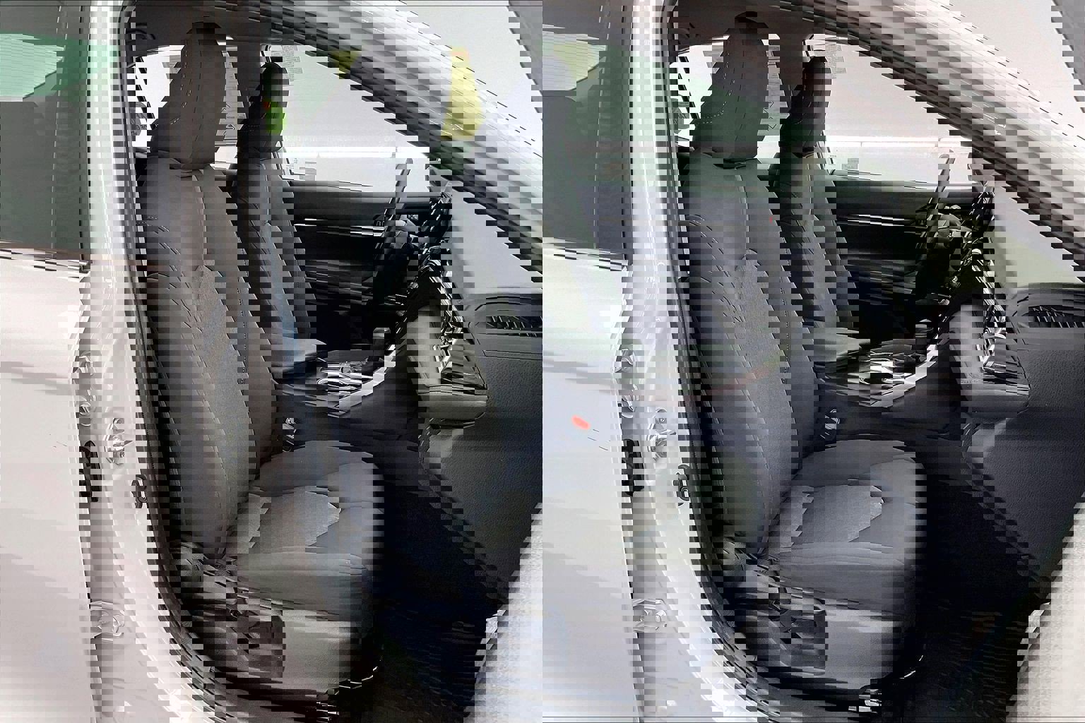 2023 Toyota Camry LE photo 4