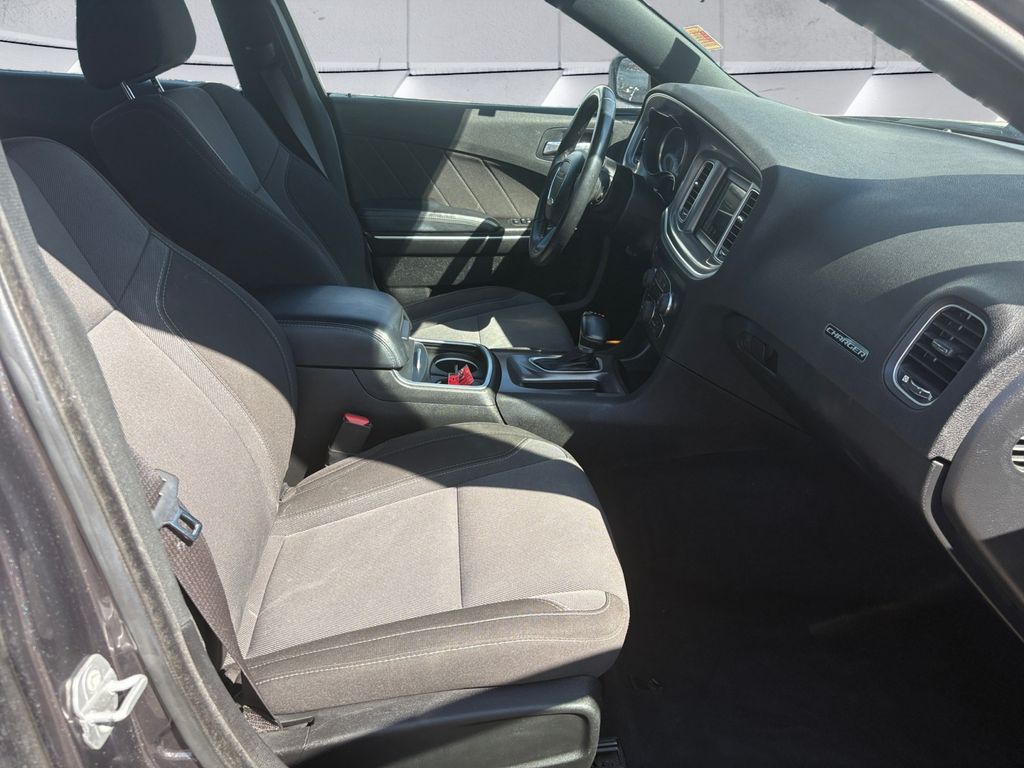 2022 Dodge Charger SXT photo 13