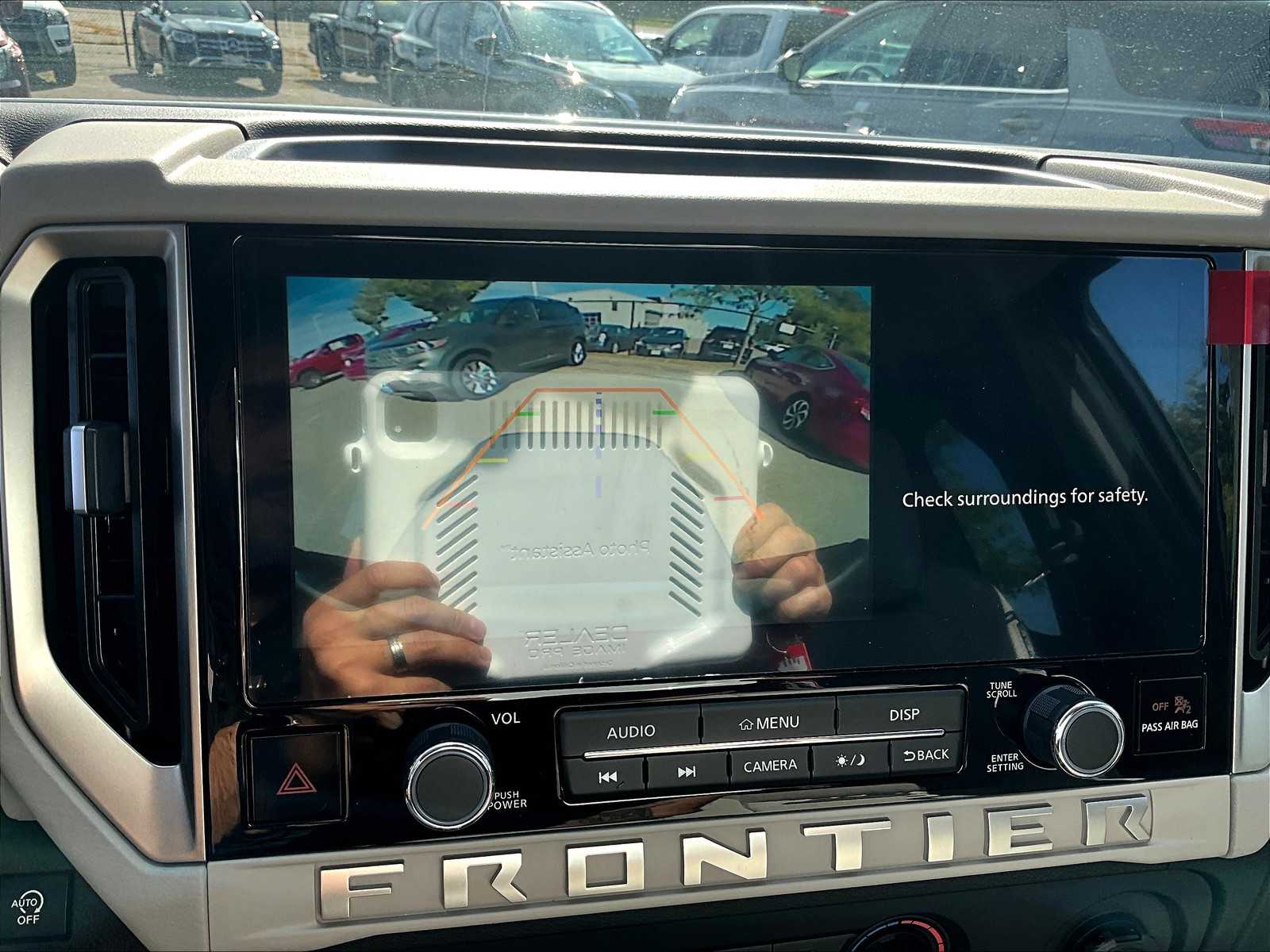 2025 Nissan Frontier SV photo 14