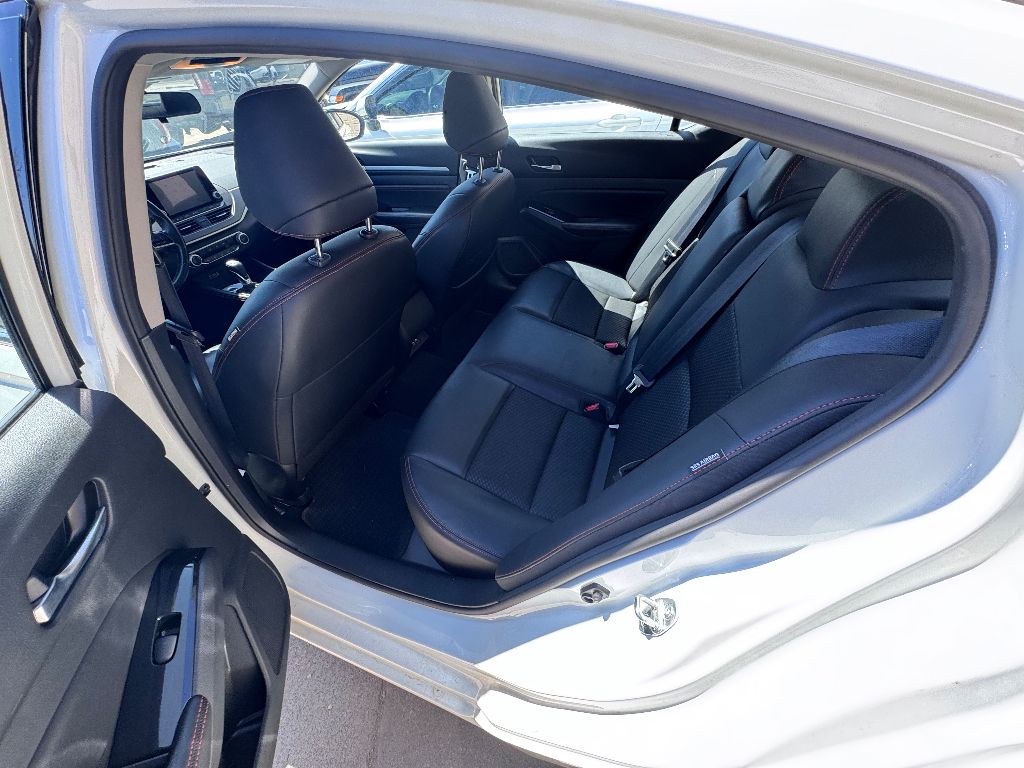 2023 Nissan Altima 2.5 SR photo 7