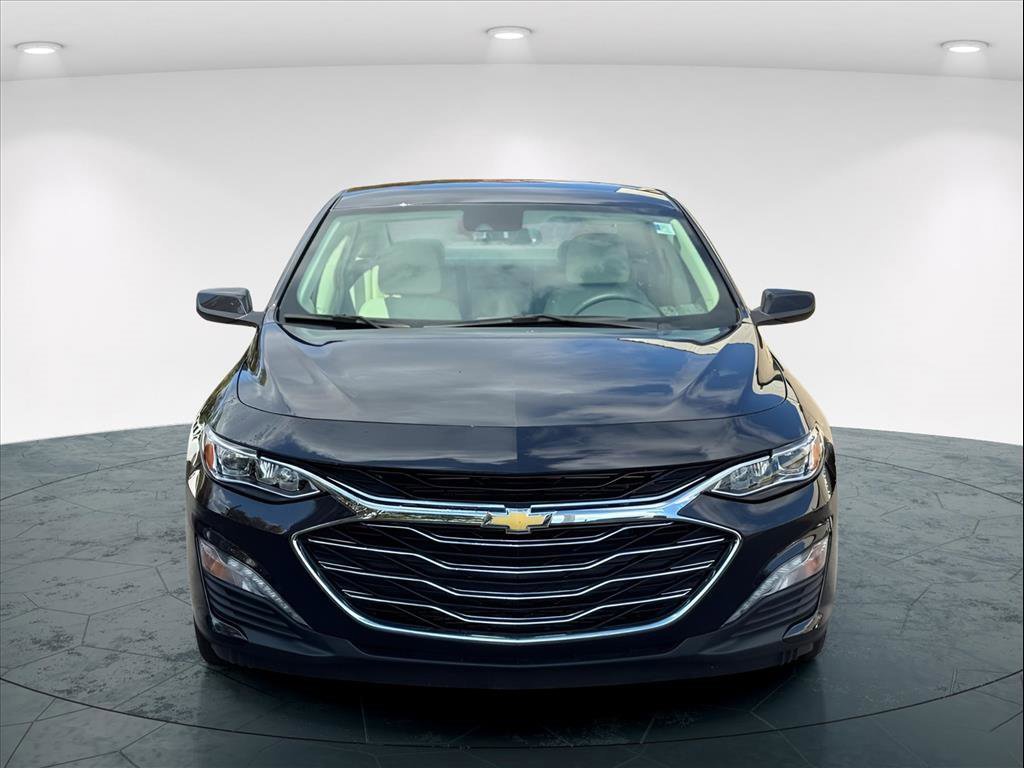 2023 Chevrolet Malibu 2LT photo 2