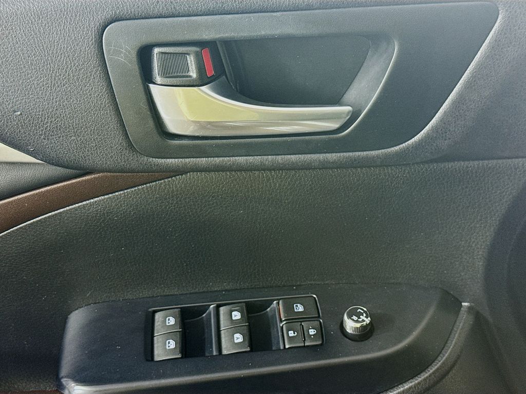 2015 Toyota Highlander Base Hybrid photo 17