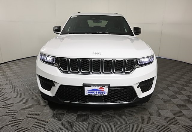 2025 Jeep Grand Cherokee Laredo photo 3