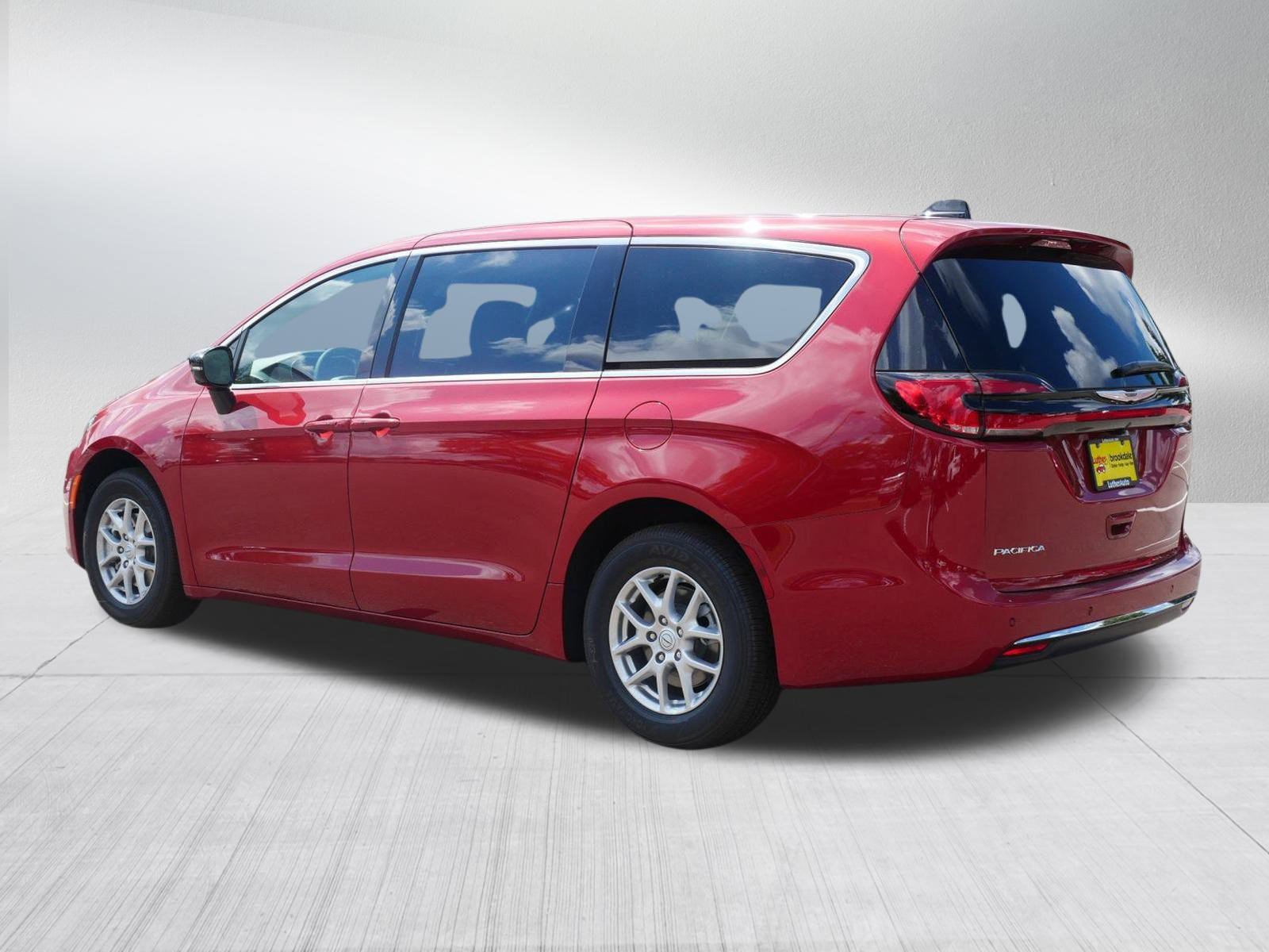 2026 Chrysler Pacifica photo 4