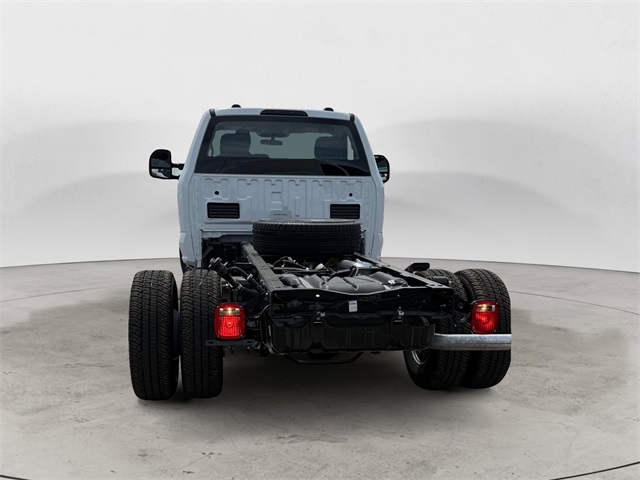 2025 Ford F-350 photo 3