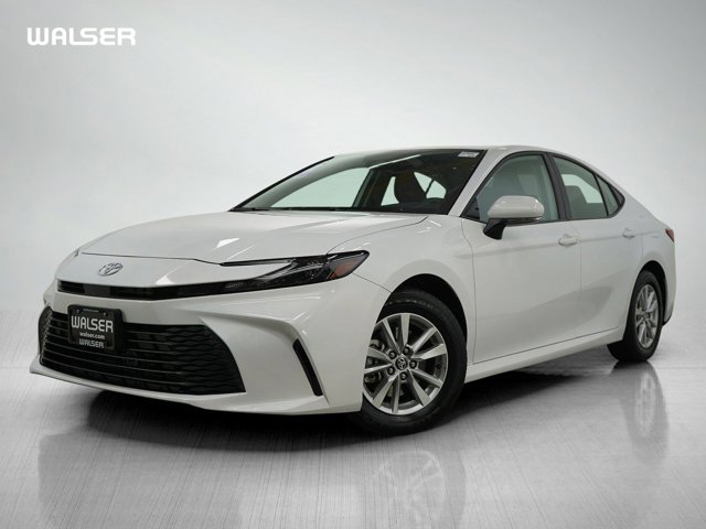 2025 Toyota Camry LE's photo