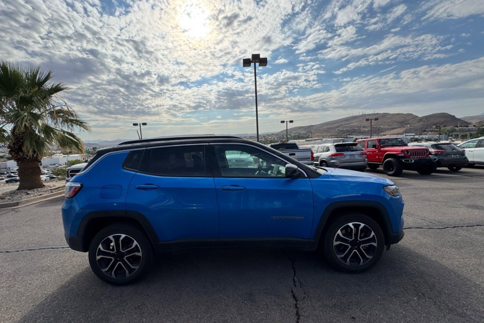 2023 Jeep Compass Limited photo 5