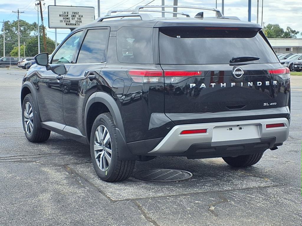 2025 Nissan Pathfinder SL photo 4