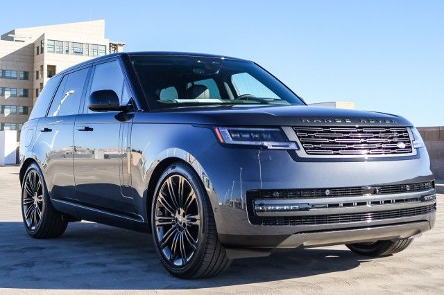 2025 Land Rover Range Rover SE photo 2