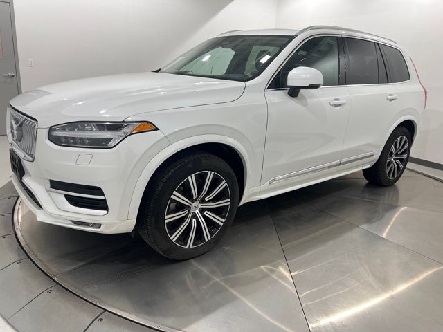 2024 Volvo XC90 Core's photo