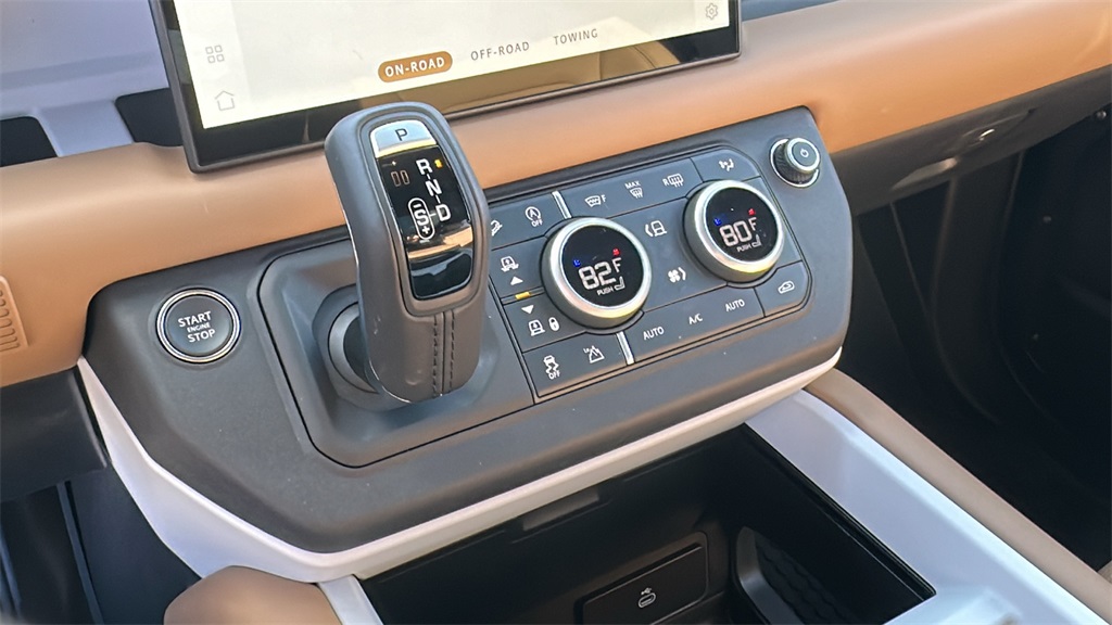 2025 Land Rover Defender 110 X-Dynamic SE photo 20