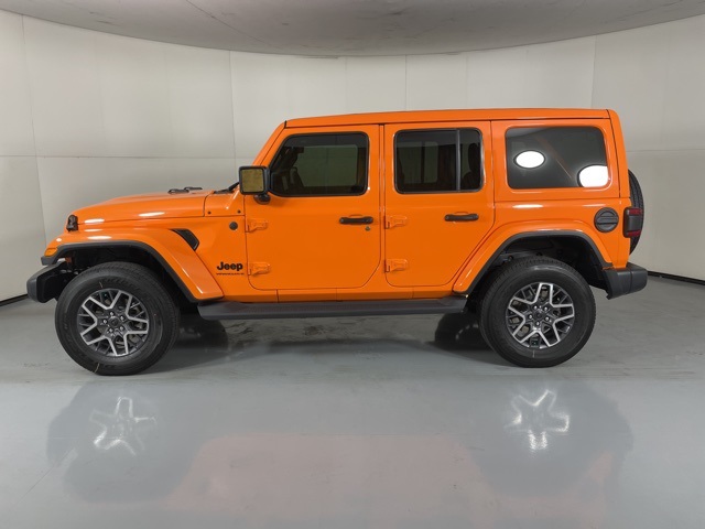 2025 Jeep Wrangler Sahara photo 5