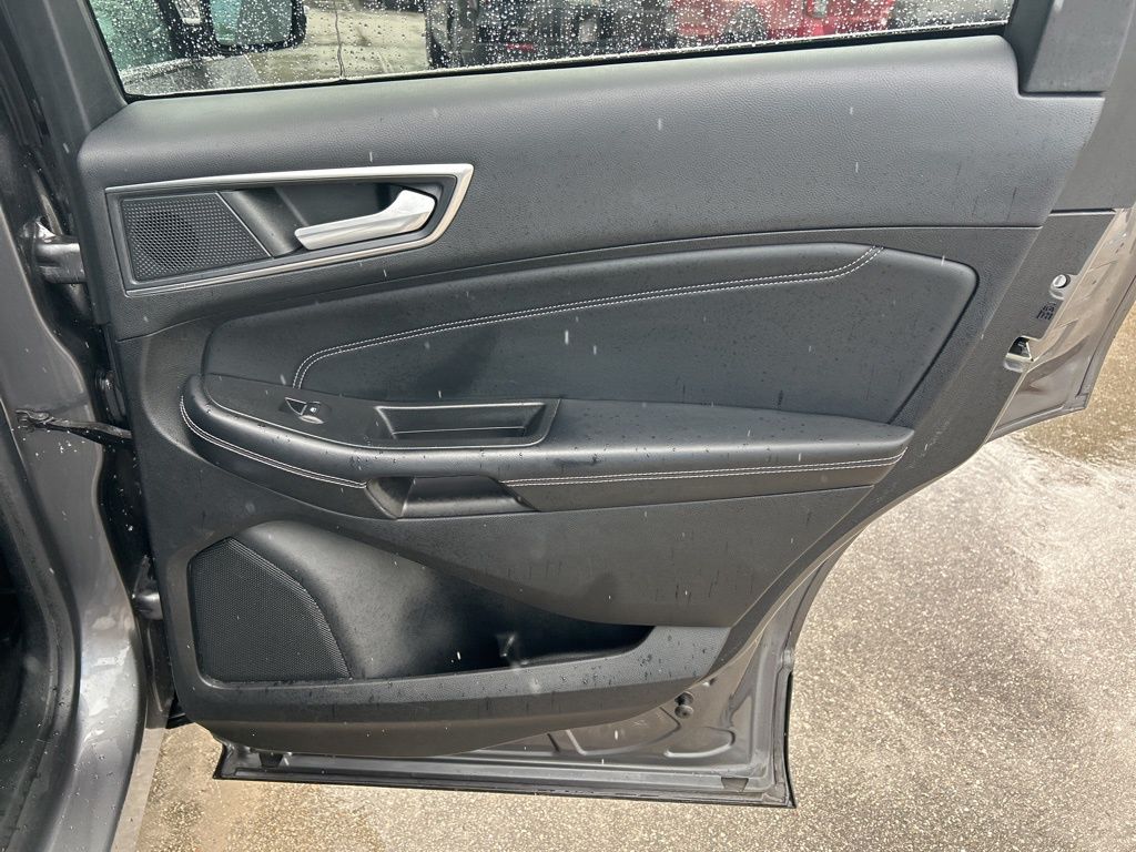 2022 Ford Edge Titanium photo 38