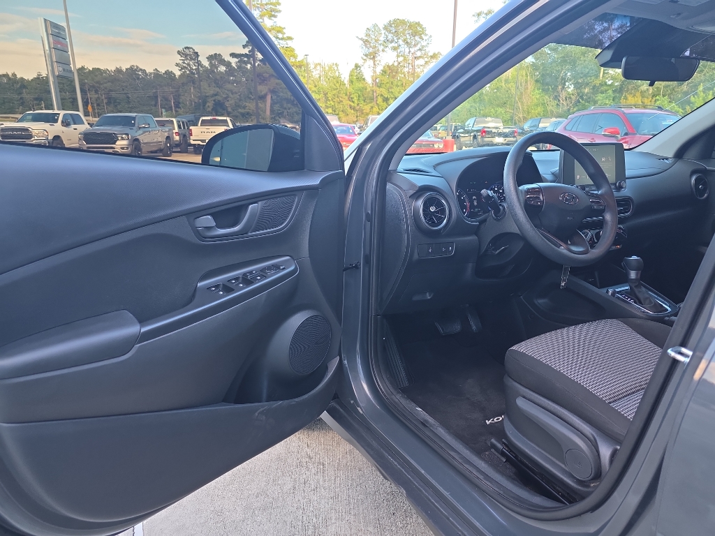 2023 Hyundai Kona SE photo 12